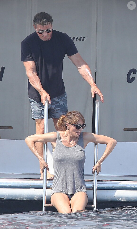 Sylvester Stallone en vacances avec sa femme Jennifer Flavin et leurs filles Sophia Rose, Sistine Rose et Scarlet Rose sur un magnifique yacht à Saint-Jean-Cap-Ferrat dans le sud de la France, le 26 juillet 2014.