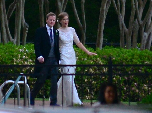 Guy Pelly et sa femme Elizabeth Wilson le jour de leur mariage, le 3 mai 2014, à Memphis, en présence des princes William et Harry.