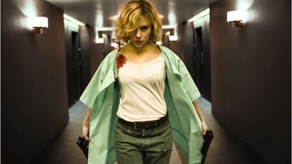 Scarlett Johansson : Sereine pour une impressionnante course-poursuite dans Lucy
