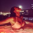  Shy'm : torride en bikini dans un bain à remous en Afrique du Sud 