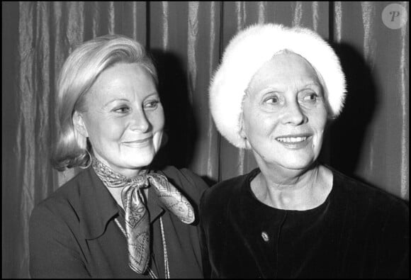 Michelle Morgan et Arletty à Paris en 1974.