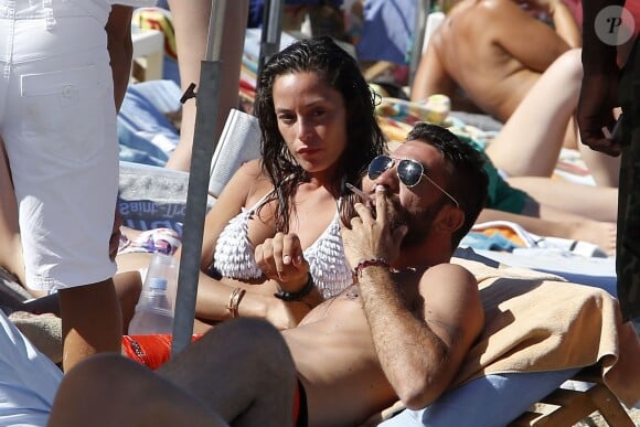 Raffaella Fico et son fiancé Gianluca Tozzi au Club 55 de Saint-Tropez, le 30 juillet 2014