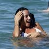 Raffaella Fico, l'ex de Mario Balotelli, et son fiancé Gianluca Tozzi, amoureux et d'humeur câline à Saint-Tropez, le 30 juillet 2014