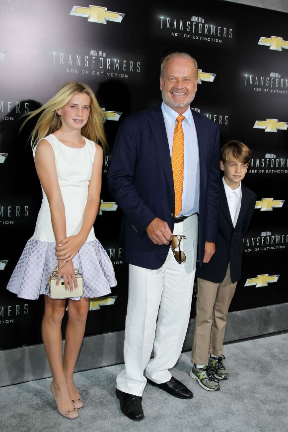 Kelsey Grammer avec ses enfants Mason et Jude lors de la projection de Transformers : Age Of Extinction au Ziegfeld Theater de New York le 25 juin 2014