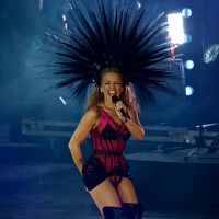 Kylie Minogue, toujours aussi sexy à 46 ans : La bombe fait le show en Écosse !
