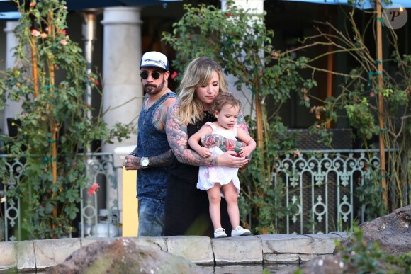 AJ McLean avec sa femme Rochelle et leur fille Ava à Calabasas, le 2 août 2014.