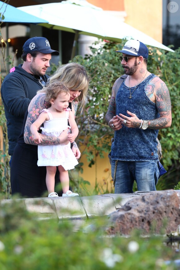 AJ McLean en famille à Calabasas, le 2 août 2014. 