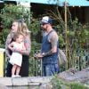 AJ McLean avec son épouse Rochelle et leur fille Ava à Calabasas, le 2 août 2014.