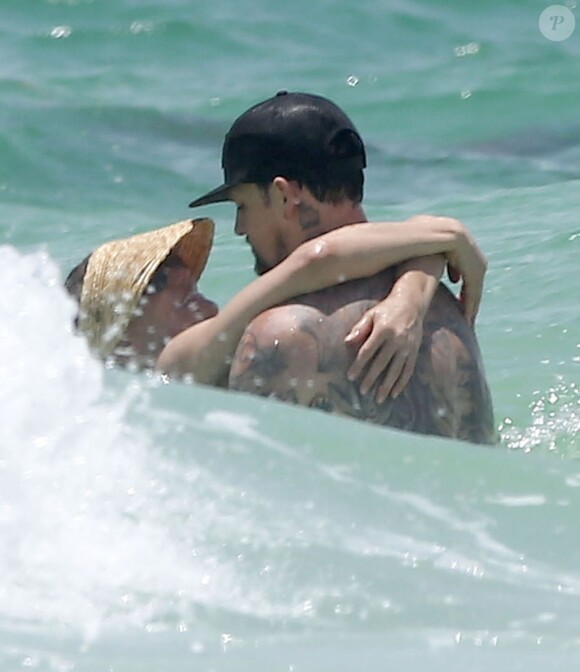 Exclusif - Cameron Diaz et son petit ami Benji Madden profitent des joies de la plage en amoureux avant d'aller faire quelques courses chez Whole Foods en Floride, le 3 juillet 2014.