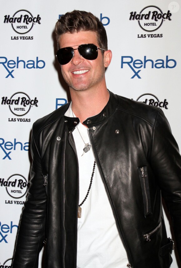 Robin Thicke pose au club "Rehab" à Las Vegas, le 12 avril 2014. 