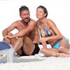 Diego Simeone et Carla Pereyra en vacances sur la plage à Formentera, dans les Baléares, le 3 août 2014