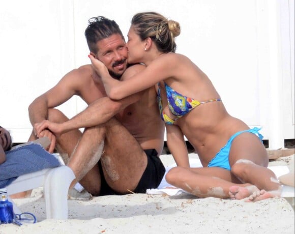 Diego Simeone et Carla Pereyra, amoureux, en vacances à Formentera, dans les Baléares, le 3 août 2014
