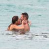 Diego Simeone et Carla Pereyra, très amoureux, en vacances à Saint-Barthelémy le 27 mai 2014.