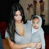 Kim Kardashian et North arrivent à l'aéroport LAX de Los Angeles le 11 août 2014