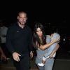 La star de télé Kim Kardashian à l'aéroport de Los Angeles avec sa fille North, le 10 août 2014. La star a assisté un peu plus tôt aux Teen Choice Awards
