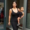 Kim Kardashian et son adorable fille North (aussi stylée que maman) sortent de leur appartement à Soho à New York City, le 12, 2014.