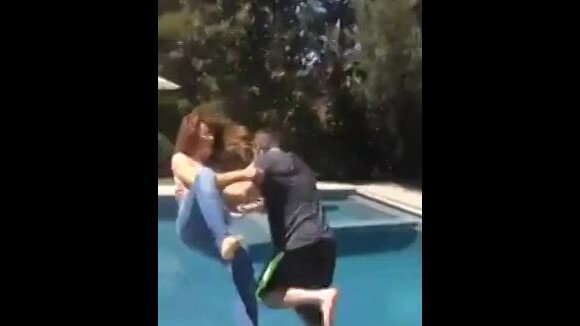 Jennifer Garner et Ben Affleck chahutent et finissent habillés dans la piscine !