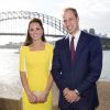 Le prince William et Kate Middleton posant devant la rade de Sydney, le 16 avril 2014