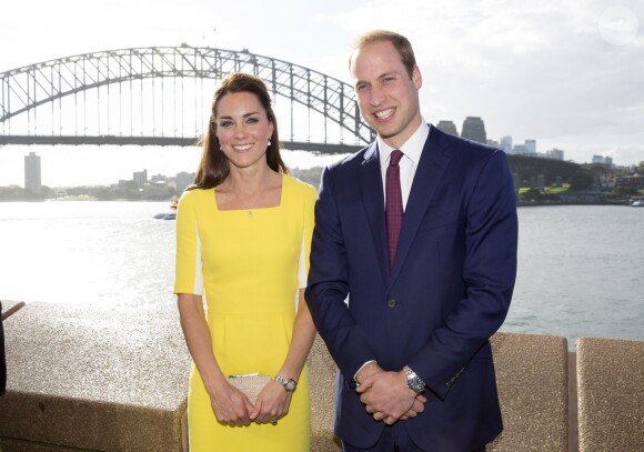 Le prince William et Kate Middleton posant devant la rade de Sydney, le 16 avril 2014