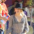 Exclusif - La chanteuse Shakira, son compagnon Gerard Piqué et leur fils Milan se promènent au Tibidabo, un parc d'attractions à Barcelone, le 19 juillet 2014.
