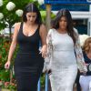 Kim Kardashian et sa soeur Kourtney Kardashian enceinte se rendent dans leur boutique "Dash" à New York, le 12 août 2014.