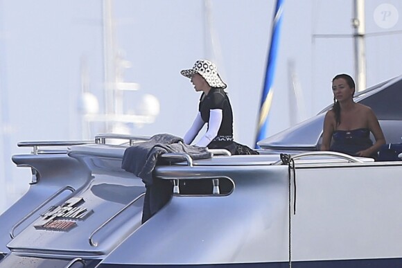 Madonna à bord du yacht où elle passe des vacances avec sa fille Lourdes Leon et des amis avant de rejoindre la côte d'Ibiza, le 19 août 2014.