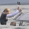 Après s'être baignée, Madonna a quitté le yacht où elle passe des vacances avec sa fille Lourdes Leon et des amis pour rejoindre la côte d'Ibiza, le 19 août 2014.