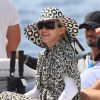 La chanteuse Madonna, bien entourée, et sa fille Lourdes Leon passent des vacances à Ibiza. Le 19 août 2014.