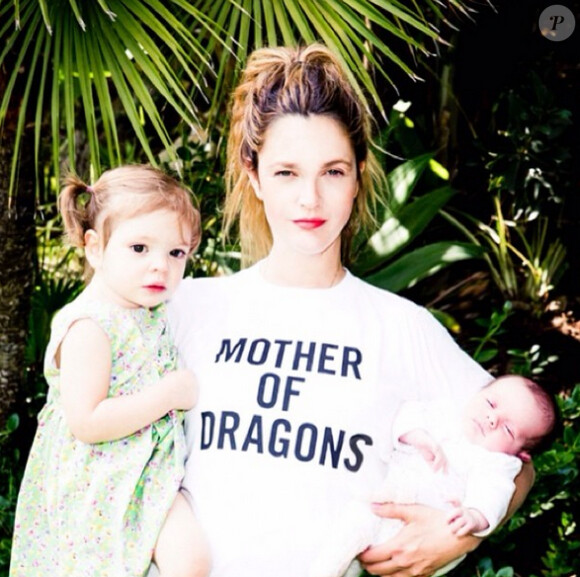 Drew Barrymore a pris la pose avec ses deux filles sur un cliché publié sur Instagram, le 12 juin 2014.