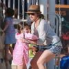 Exclusif - Sarah Michelle Gellar passe la journée à la plage avec sa fille Charlotte à Santa Monica, le 20 août 2014