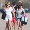 Exclusif - Sarah Michelle Gellar passe la journée à la plage avec sa fille Charlotte à Santa Monica, Los Angeles, le 20 août 2014