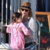 Exclusif - La sympathique Sarah Michelle Gellar passe la journée à la plage avec sa fille Charlotte à Santa Monica, le 20 août 2014