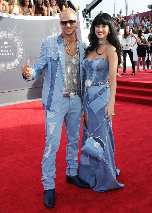 Riff Raff et Katy Perry, tout habillés de Versace, assistent aux MTV Video Music Awards 2014 au Forum. Inglewood, Los Angeles, le 24 août 2014.