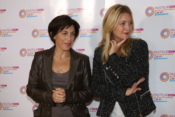 Emilie Mazoyer et Ruth Elkrief "Pasteur Don 2012". Le 11 octobre 2012 à Paris. L'animatrice est devenue maman d'une petite Maya.
