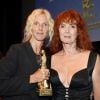 Sandrine Kiberlain (Valois de la meilleure actrice pour son interprétation dans "Elle l'adore" de Jeanne Herry) et Sabine Azéma - Remise des prix lors de la 7e édition du Festival du film francophone d'Angoulême, le 26 août 2014.