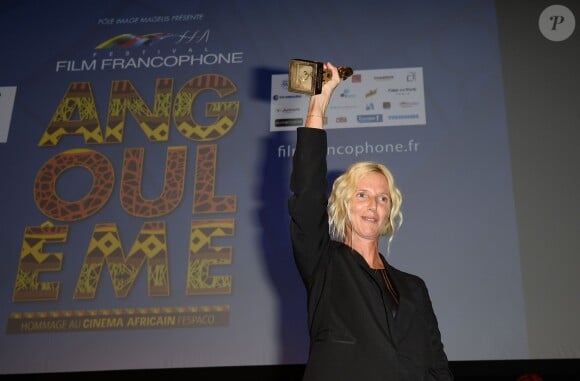 Sandrine Kiberlain (Valois de la meilleure actrice pour son interprétation dans "Elle l'adore" de Jeanne Herry) - Remise des prix lors de la 7e édition du Festival du film francophone d'Angoulême, le 26 août 2014.