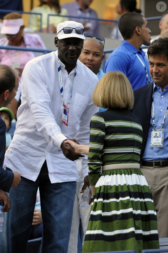 Anna Wintour et Michael Jordan à l'occasion du match de Roger Federer face à Marinko Matosevic lors du premier tour de l'US Open, à l'USTA Billie Jean King National Tennis Center de New York le 26 août 2014