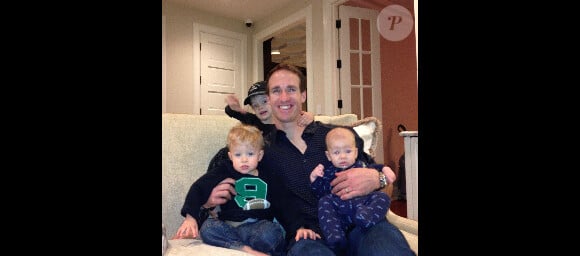 Drew Brees avec ses garçons, photo de son profil Twitter. Drew Brees, quarterback star des Saints de La Nouvelle-Orléans en NFL, et sa femme Brittany ont accueilli le 25 août 2014 leur quatrième enfant, une petite fille.