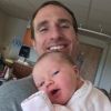 Drew Brees présente sa petite fille dans un selfie le 26 août 2014. Drew Brees, quarterback star des Saints de La Nouvelle-Orléans en NFL, et sa femme Brittany ont accueilli le 25 août 2014 leur quatrième enfant, une petite fille.