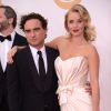 Johnny Galecki et  Kelli Garner lors des 65e Annual Primetime Emmy Awards au Nokia Theatre L.A. Live de Los Angeles, le 22 septembre 2013