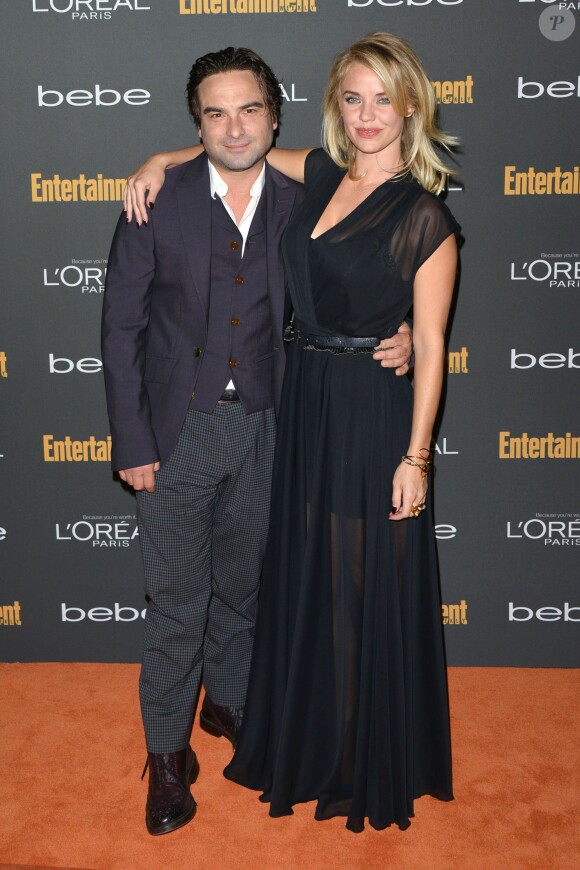 Johnny Galecki et Kelli Garner lors de la soirée pre-Emmy d'Entertainment Weekly à Los Angeles, le 21 septembre 2013
