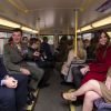 Le prince William et Kate Middleotn dans un bus à la station de Kensington le 7 novembre 2013
