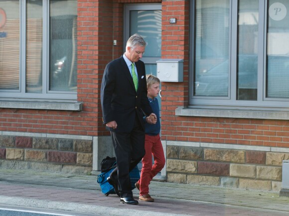 Le prince Emmanuel de Belgique, accompagné par son père le roi Philippe, a fait sa troisième rentrée des classes à l'école spécialisée Eurêka, le 1er septembre 2014, au domaine Kessel-Lo à Louvain.