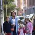  La reine Mathilde de Belgique accompagnait le 1er septembre 2014 ses enfants le prince Gabriel, la princesse Eléonore et la princesse héritière Elisabeth pour leur rentrée des classes au collège Sint-Jan-Berchmans, à Bruxelles, dans le quartier des Marolles. 