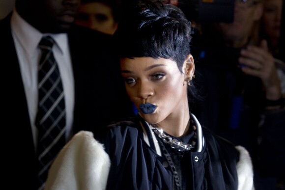 Comme Rihanna, osez la frange avec une coupe boyish