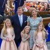 La princesse Catharina-Amalia, la princesse Ariane et la princesse Alexia des Pays-Bas avec leurs parents Willem-Alexander et la reine Maxima lors de la célébration de la Fête du Roi à Amstelveen, le 26 avril 2014