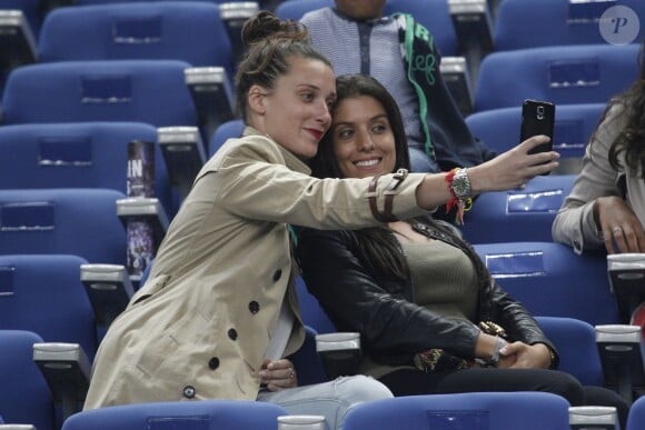 Fanny, la compagne de Loïc Rémy et Ludivine Sagna lors du match amical entre la France et l'Espagne (1-0) le 4 septembre 2014 au Stade de France à Saint-Denis