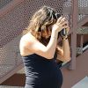 Mila Kunis, enceinte, dans le quartier de Sherman Oaks à Los Angeles, le 5 septembre 2014.