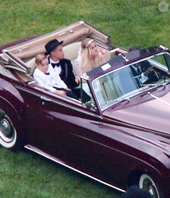 Exclusif - Evan Ross, Ashlee Simpson, accompagnée de son fils Bronx Wentz - arrivent à leur mariage dans la maison de Diana Ross à Greenwich dans le Connecticut, le 30 août 2014. 