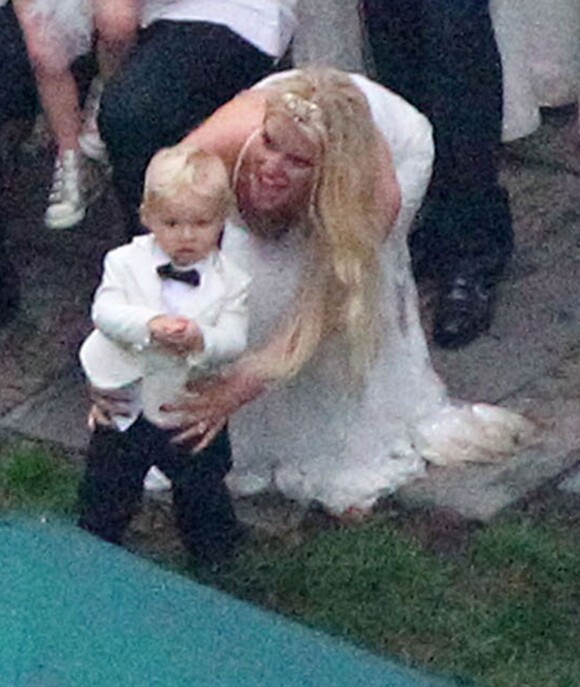 Exclusif - Jessica Simpson et son fils Ace Johnson - Mariage de Ashlee Simpson et Evan Ross (fils de Diana) dans la maison de Diana Ross à Greenwich dans le Connecticut, le 30 août 2014.